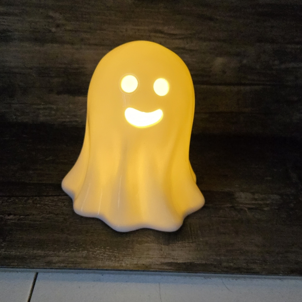 5" Halloween LED White Ceramic Smiling Ghost NWOT‎